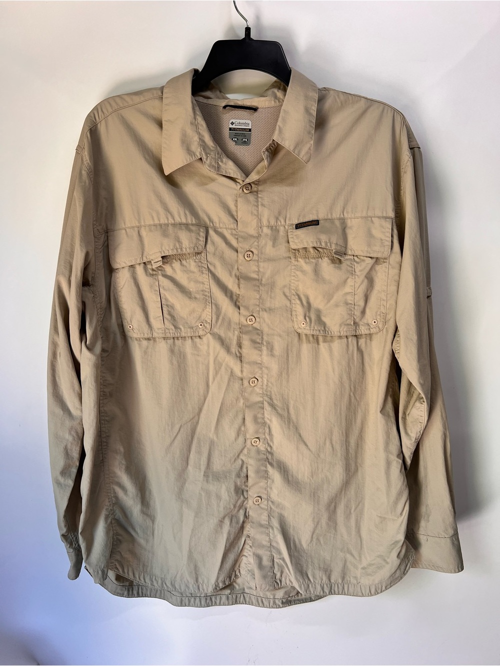 Columbia Men's Tan Lightweight Button-Up Shirt
